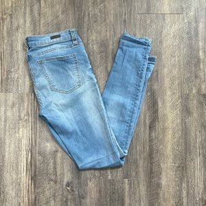 Skinny light wash jean